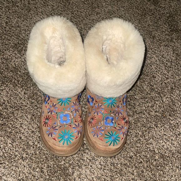 Embroidery Ugg Boots - Picture 1 of 4